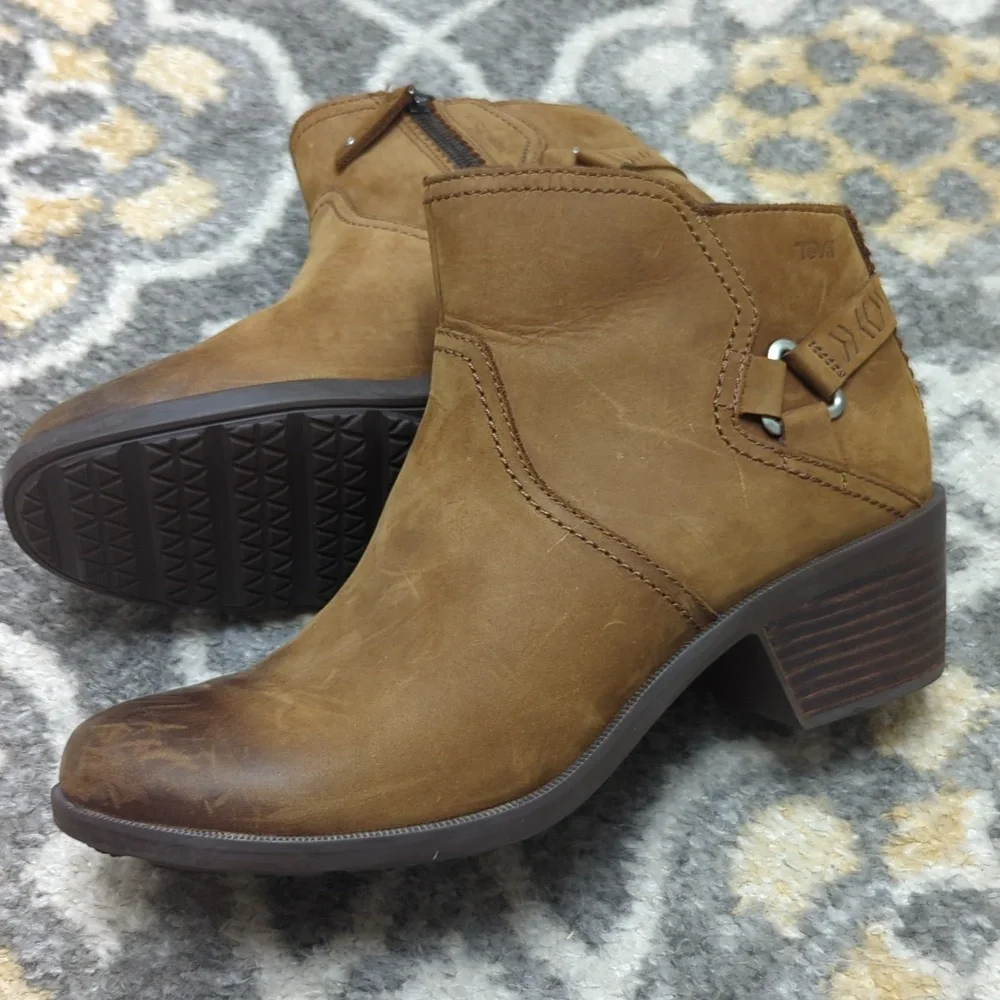Teva 'Foxy' Waterproof Leather Ankle Boots - Picture 9 of 11